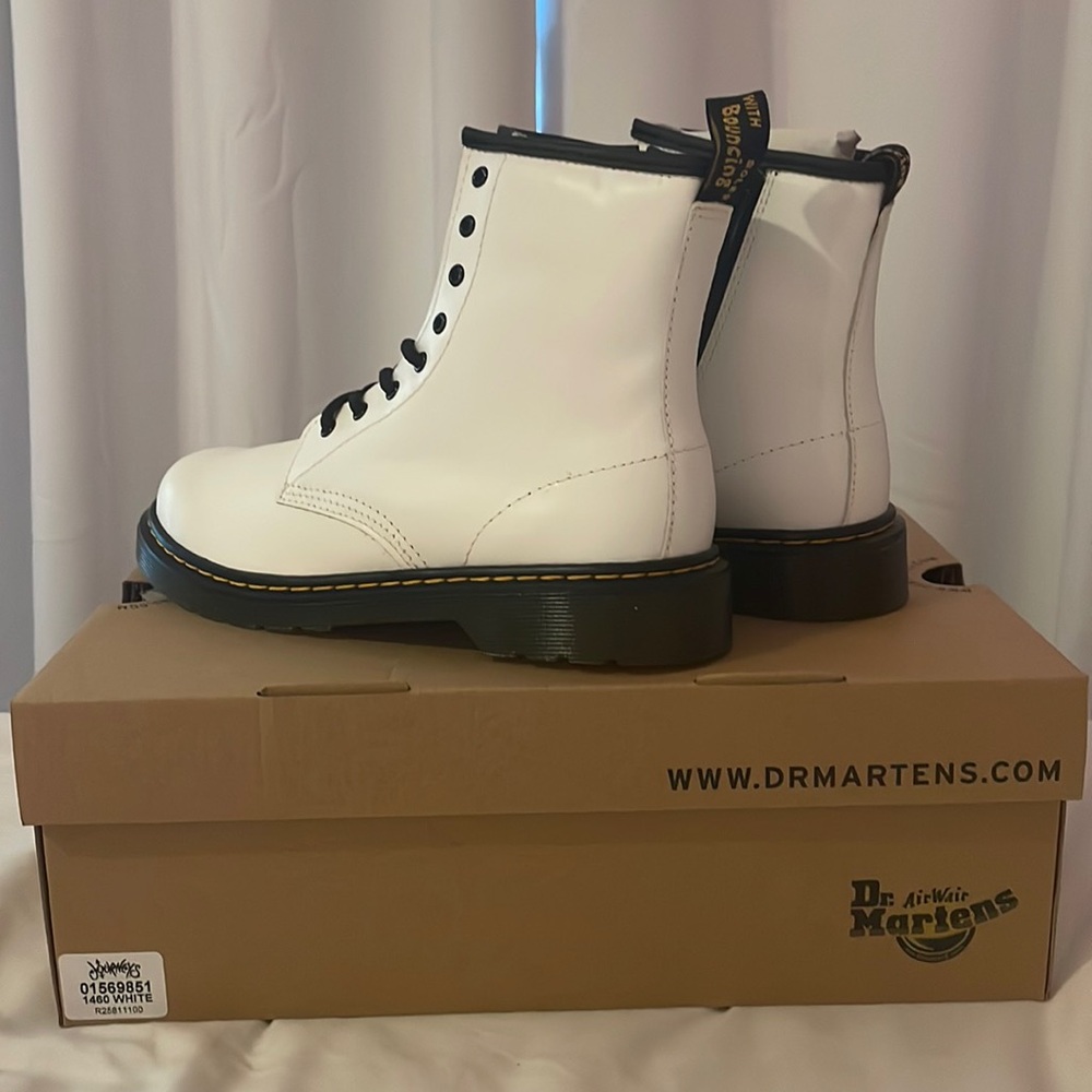 Dr Martens 1460 Y US 6 White boot new
